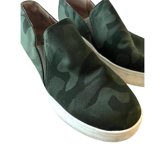 Steve Madden Camo Sneaker size 9. Fabric. Rubber sole. - Picture 3 of 3